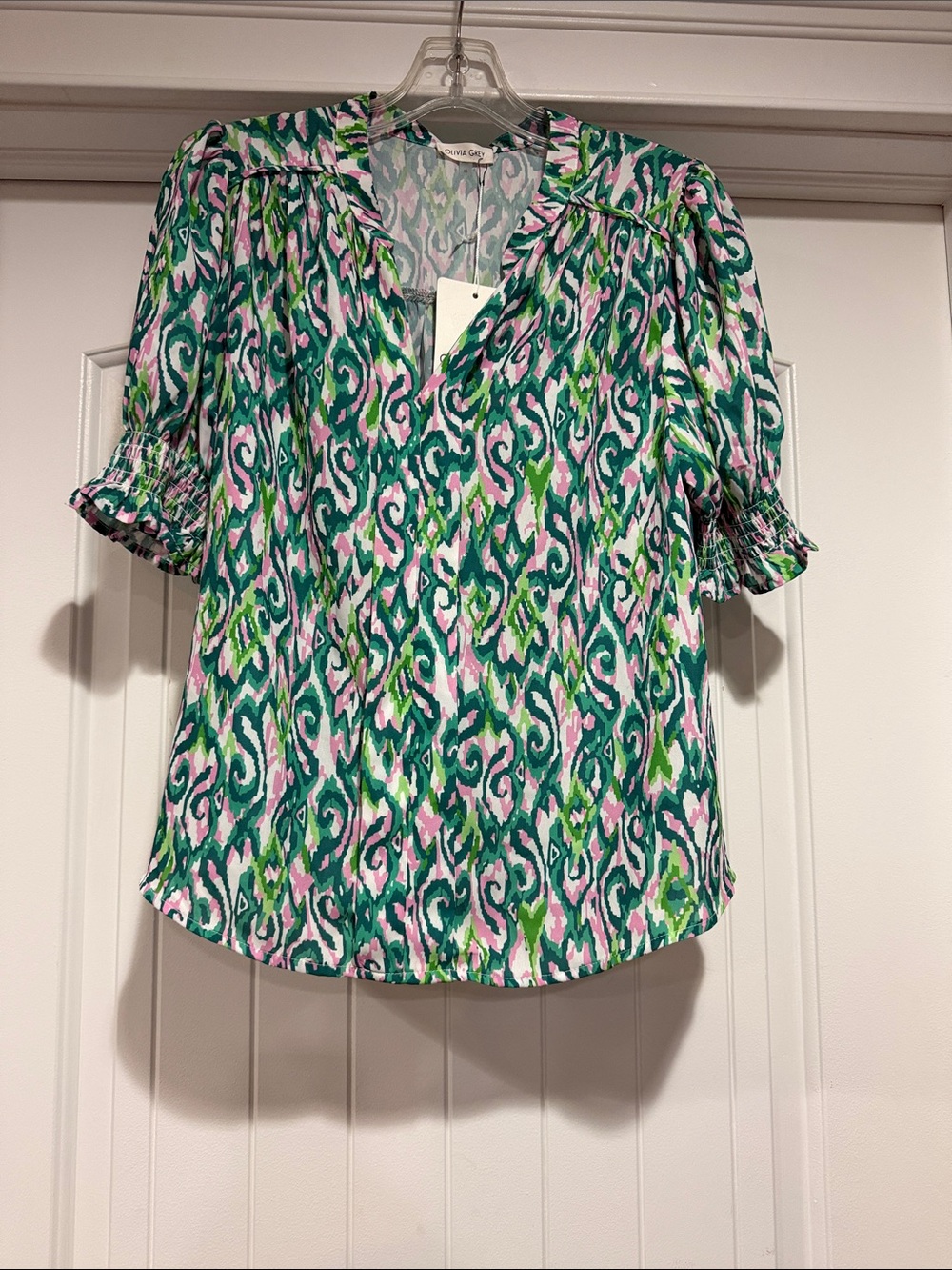 Olivia Hrey  Green, Pink & White Printed Blouse Size XS.